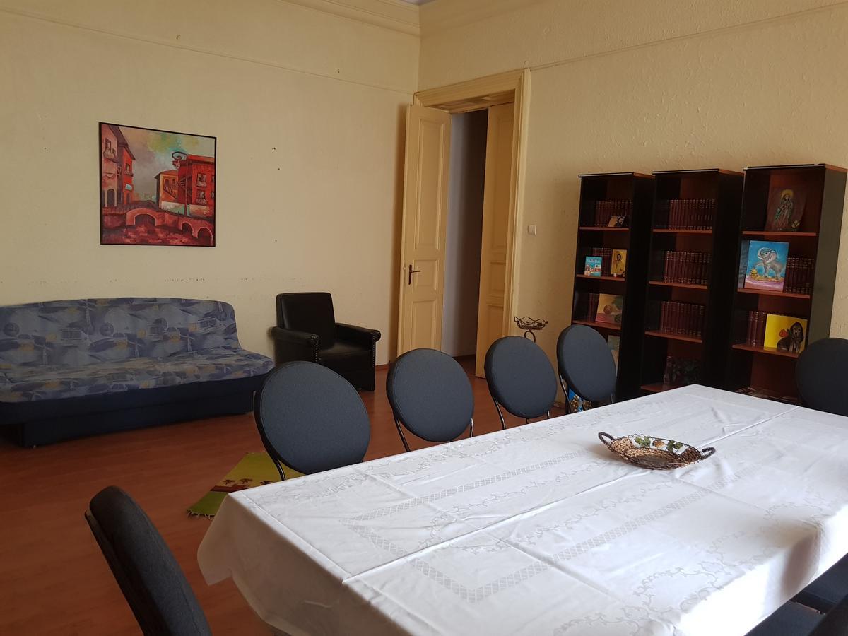 Casa Boiereasca Hostel Craiova Ngoại thất bức ảnh