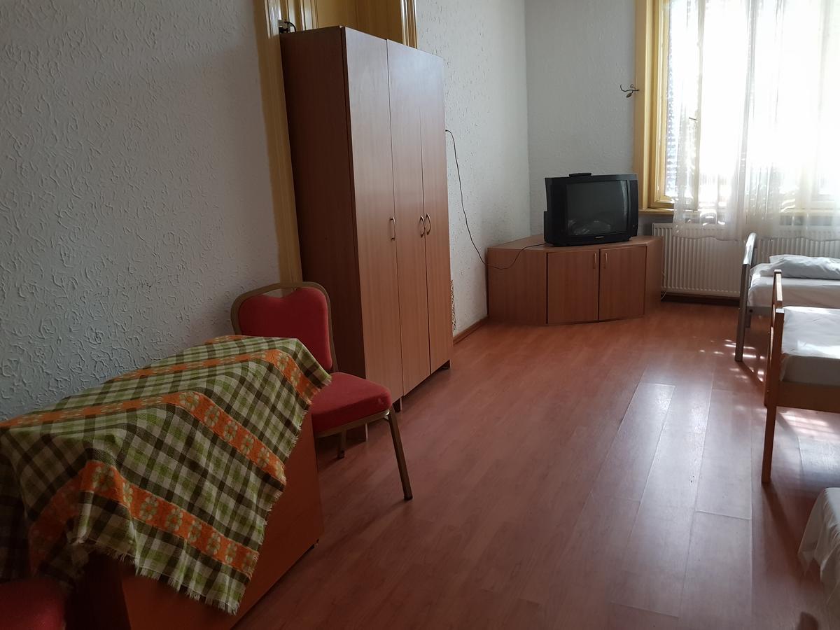 Casa Boiereasca Hostel Craiova Ngoại thất bức ảnh