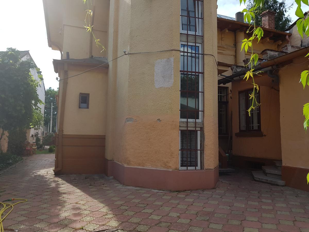 Casa Boiereasca Hostel Craiova Ngoại thất bức ảnh