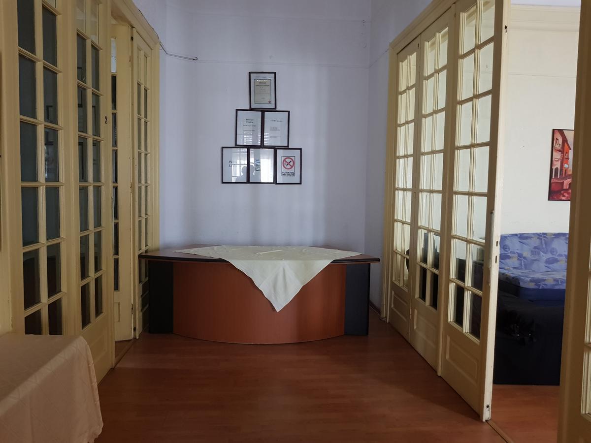Casa Boiereasca Hostel Craiova Ngoại thất bức ảnh