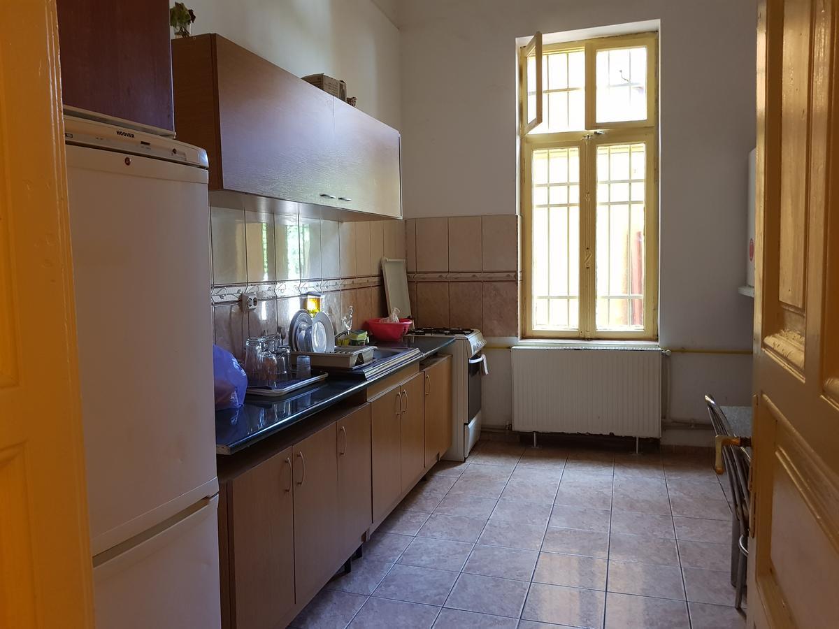 Casa Boiereasca Hostel Craiova Ngoại thất bức ảnh