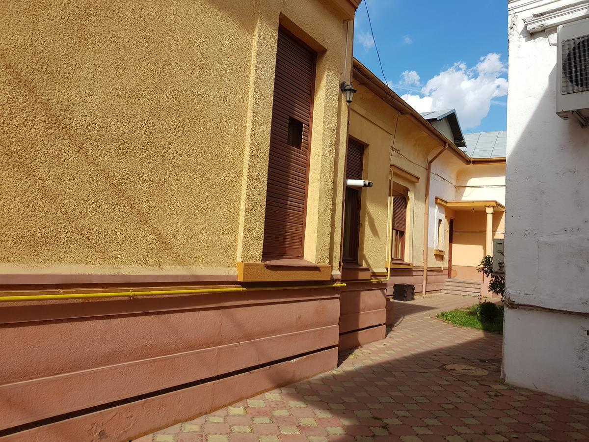 Casa Boiereasca Hostel Craiova Ngoại thất bức ảnh