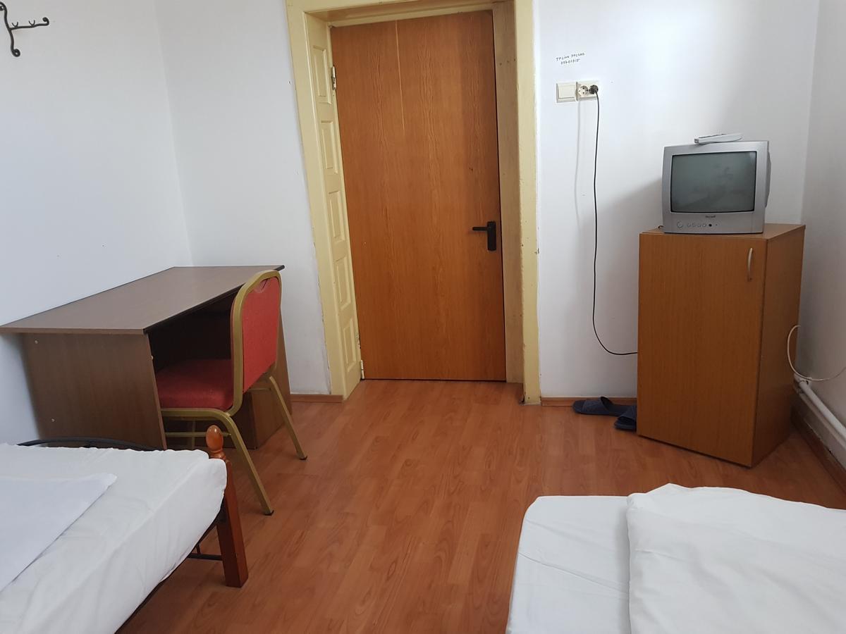 Casa Boiereasca Hostel Craiova Ngoại thất bức ảnh