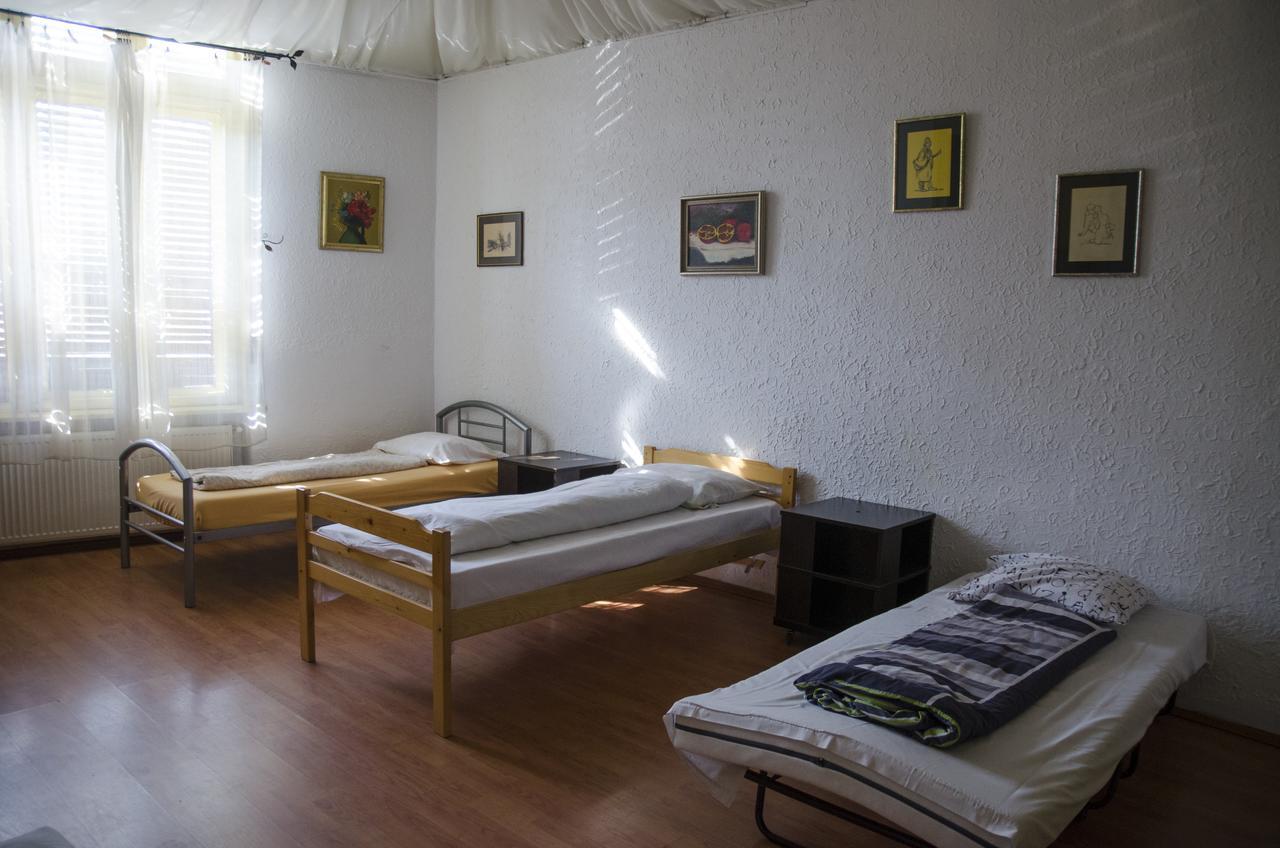 Casa Boiereasca Hostel Craiova Ngoại thất bức ảnh