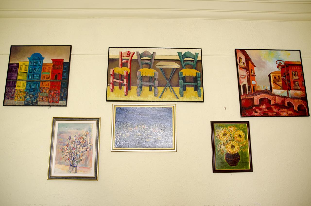 Casa Boiereasca Hostel Craiova Ngoại thất bức ảnh