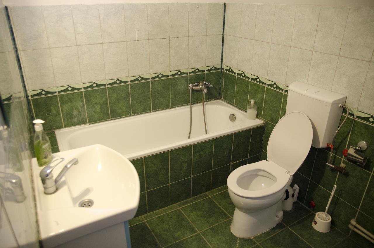 Casa Boiereasca Hostel Craiova Ngoại thất bức ảnh